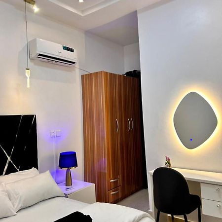 Urban Retreat Luxury Shortlet Apartment Lekki Ajah Lagos With Pool And Gym Eksteriør billede