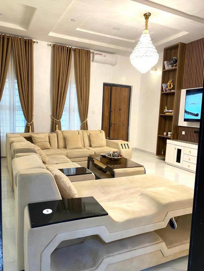 Urban Retreat Luxury Shortlet Apartment Lekki Ajah Lagos With Pool And Gym Eksteriør billede