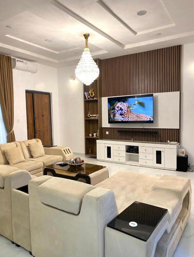 Urban Retreat Luxury Shortlet Apartment Lekki Ajah Lagos With Pool And Gym Eksteriør billede