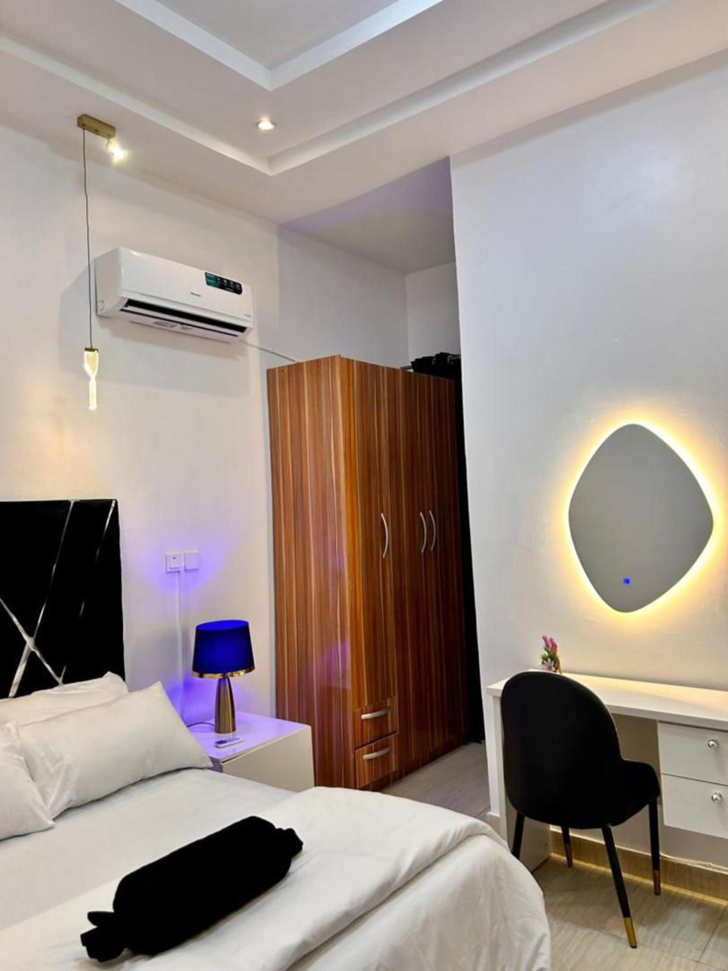 Urban Retreat Luxury Shortlet Apartment Lekki Ajah Lagos With Pool And Gym Eksteriør billede